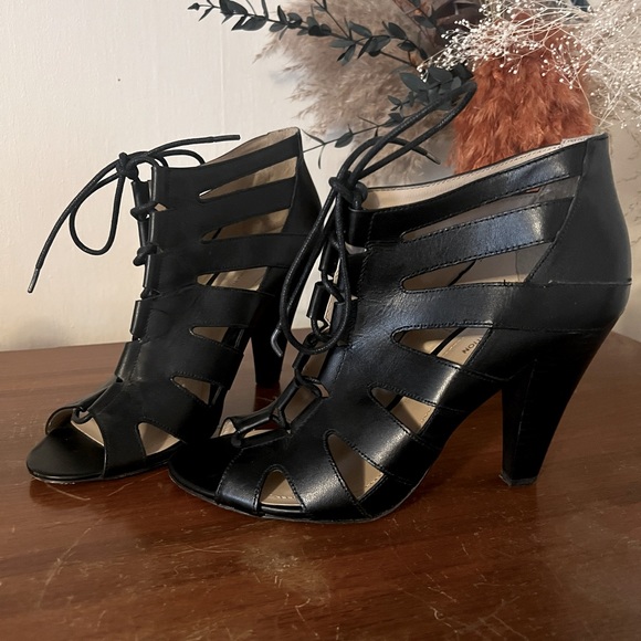 BCBGeneration black leather cutout heels - Picture 1 of 5